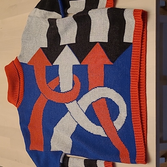 LIKE NEW VTG Pony Club Maximilist Black, Grey, Blue, Red Arrow Print Turtleneck - Picture 11 of 14